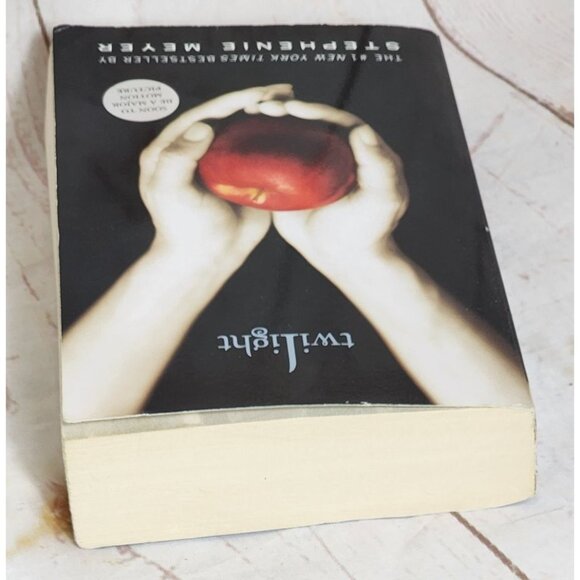 Twilight By Stephenie Meyer Paperback Book - Picture 13 of 15